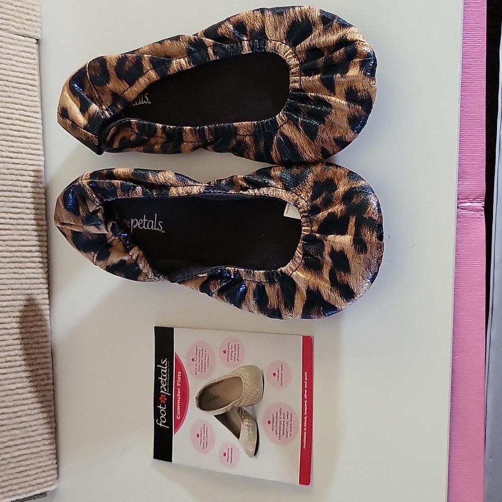 Foot Petals Leopard Quilted Commuter Travel Ballet Flats 7 NEW